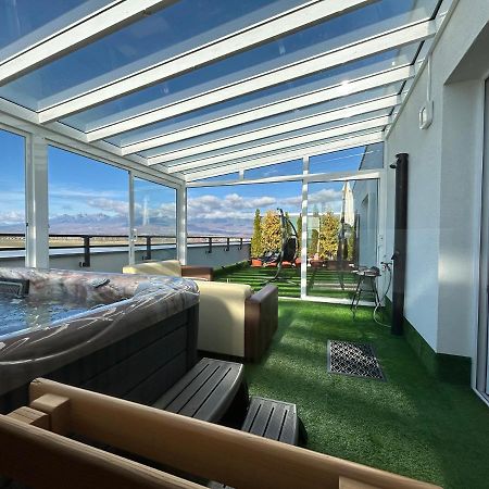 Tatra Billetee Apartman S Luxusnym Vyhladom Na Vysoketatry A Sukromnym Wellness 포프라트 외부 사진